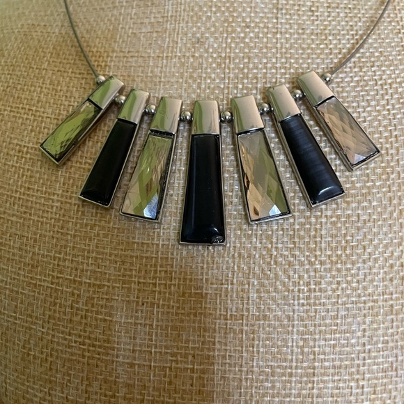 Elegant Black and Silver Necklace - Picture 3 of 4